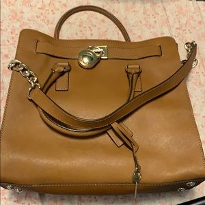 Michael kors handbag. Pretty much new .